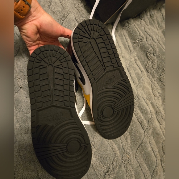 Nike Jordan AJ 1 Mid Men's Yellow Ochre/Black/White Size 8.5 - Picture 5 of 6